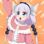  absurdres blue_eyes capelet commentary_request dragon_girl dragon_horns dragon_tail hair_bobbles hair_ornament hairband hand_up highres horns kanna_kamui kobayashi-san_chi_no_maidragon lavender_hair long_hair low_twintails open_mouth solo tail twintails twitter_username verse 
