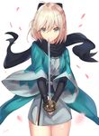  ahoge blonde_hair blurry bow cherry_blossoms depth_of_field fate_(series) hair_bow haruato highres japanese_clothes katana koha-ace looking_at_viewer okita_souji_(fate) okita_souji_(fate)_(all) scarf short_hair solo sword weapon white_background wind yellow_eyes 