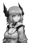  amulet au_ra bangs blunt_bangs breasts cleavage deel_(rkeg) dragon_girl dragon_horns final_fantasy final_fantasy_xiv greyscale highres horns large_breasts messy_hair monochrome scales short_hair simple_background smile solo white_background 