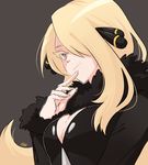  black_dress blonde_hair breasts cleavage coat dress eyelashes finger_to_mouth fingernails fur_collar grey_background hair_ornament hair_over_one_eye large_breasts long_coat long_hair looking_at_viewer pokemon pokemon_(game) pokemon_dppt shirona_(pokemon) silver_eyes simple_background smile solo upper_body winter_clothes 