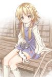  blonde_hair cat kitten moriya_suwako roshia_nise_mango short_hair solo touhou yellow_eyes 