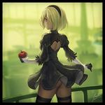  anbe_yoshirou apple ass back black_border blonde_hair border breasts cosplay dark_skin dated dress feather-trimmed_sleeves food frilled_dress frills from_behind fruit gloves gravity_daze gravity_daze_2 hair_over_one_eye hairband highres holding holding_food holding_fruit kitten_(gravity_daze) looking_at_viewer looking_back medium_breasts mole mole_under_mouth nier_(series) nier_automata puffy_sleeves red_eyes short_dress short_hair signature solo thighhighs yorha_no._2_type_b yorha_no._2_type_b_(cosplay) 