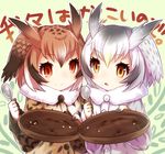  :&lt; brown_hair eurasian_eagle_owl_(kemono_friends) eyebrows_visible_through_hair food food_on_face fur_collar grey_hair head_wings holding holding_spoon kemono_friends mikan_(ama_no_hakoniwa) multicolored_hair multiple_girls northern_white-faced_owl_(kemono_friends) open_mouth plate red_eyes rice rice_on_face short_hair spoon translated white_hair yellow_eyes 