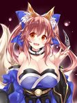  animal_ear_fluff animal_ears bangs bare_shoulders blue_bow blush bow breasts bulbonne cleavage commentary_request eyebrows_visible_through_hair fate/grand_order fate_(series) fox_ears fox_tail hair_bow highres huge_breasts japanese_clothes kimono long_hair looking_at_viewer ofuda orange_eyes pink_hair red_background sash solo tail tamamo_(fate)_(all) tamamo_no_mae_(fate) upper_body wavy_mouth 