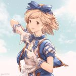  blonde_hair blue_bow blush bow brown_eyes djeeta_(granblue_fantasy) gloves granblue_fantasy hair_bow highres looking_at_viewer milli_little parted_lips puffy_short_sleeves puffy_sleeves short_hair short_sleeves sketch smile solo twitter_username upper_body white_gloves 