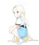  1girl apron azmira1534815 bare_legs blonde_hair blue_apron blue_archive blue_eyes bright_pupils child forehead from_side halo highres hugging_own_legs legs_together long_hair looking_at_viewer one_side_up shirt shoes short_sleeves simple_background solo sora_(blue_archive) squatting straight_hair tiptoes very_long_hair white_background white_footwear white_pupils white_shirt wings 