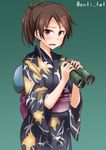  alternate_costume anti_(untea9) brown_eyes brown_hair commentary fan green_background hair_ribbon highres holding_binoculars japanese_clothes kantai_collection kimono open_mouth paper_fan ponytail ribbon shikinami_(kantai_collection) short_hair simple_background solo sweatdrop twitter_username uchiwa upper_body yukata 
