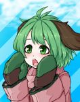  1girl adapted_costume animal_ears blue_background blush coat gloves green_eyes green_gloves green_hair hands_up highres jakomurashi kasodani_kyouko long_sleeves mittens open_mouth pink_coat short_hair solo striped striped_background teeth touhou two-tone_background upper_body winter_clothes winter_coat 