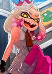  armpits crossed_legs crown dress fang fingerless_gloves gloves highres hime_(splatoon) looking_at_viewer mini_crown mole mole_under_mouth multicolored_hair open_mouth pantyhose pink_hair pink_legwear short_hair simple_background sleeveless sleeveless_dress smile splatoon_(series) splatoon_2 symbol-shaped_pupils teeth tentacle_hair thick_eyebrows two-tone_hair white_hair yellow_eyes zipper zipper_pull_tab 