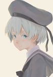  beige_background beret blue_eyes from_side grey_hair hat kantai_collection light_smile looking_at_viewer looking_to_the_side narotake sailor_collar short_hair simple_background solo turtleneck upper_body z1_leberecht_maass_(kantai_collection) 