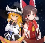  benikurage black_gloves black_hat blush bow brown_eyes brown_hair brown_scarf closed_mouth cookie_(touhou) eyebrows_visible_through_hair gloves green_eyes hair_bow hakurei_reimu hat hat_bow hat_ribbon highres kirisame_marisa looking_at_viewer mars_(cookie) multiple_girls pai_kebon_baa red_bow ribbon scarf short_hair smile snow snowing touhou white_bow white_ribbon 