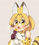  animal_ears bare_shoulders blonde_hair blush commentary_request eating elbow_gloves extra_ears eyebrows_visible_through_hair food food_on_face gloves grey_background hair_between_eyes holding holding_food kemono_friends open_mouth print_gloves print_legwear serval_(kemono_friends) serval_ears serval_print serval_tail short_hair simple_background sleeveless solo steam sweet_potato tail upper_body wagiyabosa_jirou yakiimo yellow_eyes 