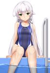  altina_orion arm_at_side bangs bare_arms bare_legs bare_shoulders black_ribbon blush breasts closed_mouth competition_swimsuit eiyuu_densetsu eto eyebrows_visible_through_hair green_eyes hair_ribbon highres long_hair looking_at_viewer one-piece_swimsuit partially_underwater_shot pool_ladder poolside ribbon sen_no_kiseki sen_no_kiseki_2 silver_hair simple_background sitting small_breasts smile soaking_feet solo swimsuit very_long_hair water white_background 
