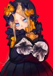  abigail_williams_(fate/grand_order) absurdres black_bow black_dress black_hat blonde_hair blue_eyes bow bubble_skirt closed_mouth dress eyes_visible_through_hair fate/grand_order fate_(series) hair_bow hat head_tilt highres long_hair long_sleeves looking_at_viewer mozu_1oo orange_bow red_background simple_background skirt sleeves_past_fingers sleeves_past_wrists solo stuffed_animal stuffed_toy teddy_bear upper_body 