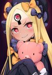  abigail_williams_(fate/grand_order) bangs black_bow black_dress black_hat blonde_hair blush bow dress fate/grand_order fate_(series) grin hair_bow hat head_tilt lo_xueming long_hair long_sleeves looking_at_viewer object_hug orange_bow parted_bangs polka_dot polka_dot_bow red_eyes sharp_teeth sleeves_past_wrists smile solo stuffed_animal stuffed_toy teddy_bear teeth third_eye v-shaped_eyebrows 