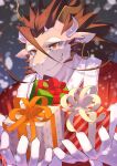  1boy box curled_horns dragon_boy dragon_horns fishing_hook_earrings furry fuxi_(housamo) gift gift_box grin hair_between_eyes highres holding holding_gift horns looking_at_viewer male_focus nasueru_(eggplant_nacl) red_eyes santa_costume slit_pupils smile snowing solo spiked_hair tokyo_afterschool_summoners upper_body 