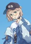  1girl absurdres baseball_cap black_choker blonde_hair blue_background blue_jacket blush bob_cut braid brown-framed_eyewear buttons choker closed_mouth clothes_writing commentary earclip ene_mizunoawa fanny_pack fingernails glasses green_eyes hair_ornament hairclip hat headwear_writing highres jacket jewelry kaburaki_roco long_sleeves looking_at_viewer multicolored_clothes multicolored_jacket nijisanji pocket ring round_eyewear shirt short_hair side_braid simple_background solo t-shirt teardrop-framed_glasses triangle_hair_ornament two-tone_jacket upper_body v virtual_youtuber white_jacket white_shirt 