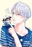  ? animal_hat anne_(annene) bad_id bad_pixiv_id black_hair blue-framed_eyewear blue_eyes blush_stickers check_translation cosplay dog_hat dog_tail glasses hat katsuki_yuuri male_focus miniboy multiple_boys pochacco pochacco_(cosplay) sanrio silver_hair tail translation_request viktor_nikiforov yuri!!!_on_ice 