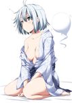  ahoge bare_shoulders barefoot bath_yukata breasts cleavage commentary_request eyebrows_visible_through_hair eyes_visible_through_hair full_body green_eyes highres japanese_clothes kimono konpaku_youmu konpaku_youmu_(ghost) legs messy_hair morning motion_lines no_hairband nori_tamago off_shoulder sash shiny shiny_hair shiny_skin short_hair sidelocks silver_hair simple_background sitting small_breasts solo thighs toes touhou waking_up wariza white_background yukata 