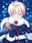  arthur_pendragon_(fate) artoria_pendragon_(all) bad_id bad_pixiv_id capelet chicken_leg child closed_mouth fate/grand_order fate/prototype fate_(series) fur_trim looking_at_viewer male_focus platinum_blonde_hair sack santa_alter santa_lily seseragi_azuma snowflakes snowing solo yellow_eyes younger 