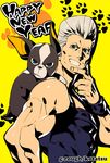  2018 artist_name bare_shoulders blue_eyes blue_shirt chinese_zodiac dog english from_side grin hand_up happy_new_year iggy_(jojo) jean_pierre_polnareff jojo_no_kimyou_na_bouken kotatsu_(g-rough) looking_at_viewer male_focus muscle new_year paw_print pompadour shirt silver_hair smile stardust_crusaders upper_body wristband year_of_the_dog yellow_background 