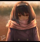  artist_name bangs black_hair blue_coat blurry blurry_background brown_eyes commentary covered_mouth dated girls_und_panzer hairband highres light_particles long_hair long_sleeves looking_at_viewer pink_scarf reizei_mako scarf solo standing tacch upper_body white_hairband winter_clothes 