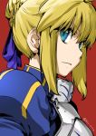  armor artist_name artoria_pendragon_(all) blonde_hair blue_eyes blue_ribbon breastplate close-up fate/stay_night fate_(series) hair_bun hair_ribbon highres inoue_sora puffy_sleeves red_background ribbon saber signature solo upper_body 