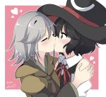  2others androgynous ascot bare_shoulders black_eyes black_hair black_headwear black_kimono black_vest brown_ascot closed_eyes collared_shirt commentary_request dated detached_sleeves enraku_tsubakura green_trim grey_hair hand_on_another&#039;s_shoulder hat heart highres houlen_yabusame jacket japanese_clothes kimono kiss layered_sleeves len&#039;en long_sleeves multiple_others neck_ribbon other_focus ougi_hina red_ribbon ribbon shirt short_hair short_over_long_sleeves short_sleeves sleeveless sleeveless_shirt surprise_kiss surprised two-sided_fabric two-sided_headwear vest white_shirt white_sleeves yellow_jacket 