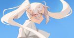  1girl blue_sky capelet clear_sky closed_mouth day elf expressionless floating_hair forehead frieren from_side glint green_eyes highres looking_ahead olys outdoors parted_bangs pointy_ears portrait profile shirt sky solo sousou_no_frieren twintails white_capelet white_hair white_shirt 