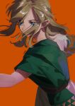  1boy aqua_shirt belt blonde_hair blue_eyes closed_mouth commentary floating_hair hair_behind_ear highres link looking_ahead male_focus medium_hair orange_background popogano shirt short_sleeves sidelighting sidelocks simple_background solo swept_bangs the_legend_of_zelda white_shirt 