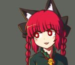  :3 animal_ear_fluff animal_ears bell black_bow blush_stickers bow braid bright_pupils cat_ears commentary dress eyebrows_visible_through_hair green_dress grey_background hair_bow head_tilt jingle_bell kaenbyou_rin looking_to_the_side parted_lips red_eyes red_hair short_hair simple_background smile solo touhou twin_braids upper_body white_pupils wool_(miwol) 