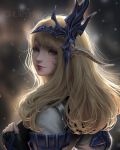  artist_name au_ra backlighting blonde_hair blue_eyes chuby_mi dragon_horns final_fantasy final_fantasy_xiv fingerless_gloves gloves headdress highres horns lips long_hair looking_at_viewer looking_back scales smile solo 