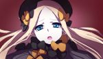  abigail_williams_(fate/grand_order) absurdres bad_id bad_twitter_id bangs black_bow black_dress black_hat blonde_hair blue_eyes bow commentary_request dress eyebrows_visible_through_hair fate/grand_order fate_(series) forehead hat head_tilt highres long_hair looking_at_viewer open_mouth orange_bow parted_bangs red_background simple_background solo tears wada_kazu 
