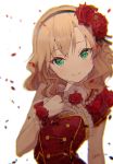  bare_shoulders black_hairband blonde_hair blurry chromatic_aberration commentary_request corsage depth_of_field dress flower frills gloves gold_trim green_eyes hair_flower hair_ornament hairband hand_on_own_chest highres idolmaster idolmaster_cinderella_girls idolmaster_cinderella_girls_starlight_stage looking_at_viewer petals red_dress rose rose_petals sakurai_momoka short_hair signature simple_background sleeveless sleeveless_dress smile solo upper_body wavy_hair white_background white_gloves wrist_flower yae_(mono110) 