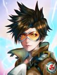  bai_wang brown_hair brown_jacket closed_mouth commentary electricity english_commentary goggles green_eyes jacket looking_at_viewer overwatch pink_lips short_hair smile solo tracer_(overwatch) upper_body 