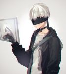  1boy black_gloves blindfold choker collar gloves hoodie nier_(series) nier_automata screen smile t-shirt white_hair yorha_no._9_type_s 