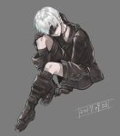  between_legs black_choker black_footwear black_gloves black_jacket black_legwear black_shorts blindfold boots choker collar collarbone gloves hand_between_legs head_on_knees highres jacket male_focus nier_(series) nier_automata short_hair shorts silver_hair sitting socks solo user_fmwk3744 yorha_no._9_type_s 