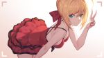  bangs blonde_hair bow braid breasts chinese_commentary closed_mouth commentary_request eyebrows_visible_through_hair fate/extra fate_(series) from_side gradient gradient_background green_eyes hair_bow highres leaning_forward legs_together looking_at_viewer medium_breasts modern_costume_of_crimson nero_claudius_(fate) nero_claudius_(fate)_(all) nian pose red_bow red_eyes sidelocks smile solo standing v viewfinder 