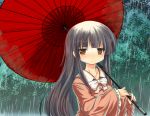  bangs black_hair blunt_bangs blush bow brown_eyes chromatic_aberration collarbone commentary_request eyebrows_visible_through_hair faux_traditional_media forest hime_cut holding holding_umbrella houraisan_kaguya izumi_yukiru japanese_clothes light_smile long_hair looking_at_viewer nature oriental_umbrella rain sidelocks solo touhou umbrella upper_body very_long_hair white_bow 