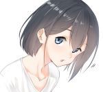  bangs black_hair blue_eyes collarbone commentary_request eyebrows_visible_through_hair hair_between_eyes highres leaning_forward looking_at_viewer original parted_lips shirt short_hair simple_background solo suzunari_shizuku white_background white_shirt yuki_arare 