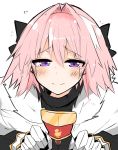  armor astolfo_(fate) black_bow black_ribbon blush bow cape commentary_request fang fate/apocrypha fate_(series) fur_trim gauntlets hair_intakes hair_ribbon half-closed_eyes highres male_focus multicolored_hair otoko_no_ko pink_hair purple_eyes ribbon simple_background smile solo streaked_hair takasaki_aneki white_background white_hair 