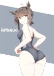  ass black_swimsuit brown_hair clothes_writing competition_swimsuit cowboy_shot from_behind grey_background hachimaki hair_flaps hatsuzuki_(kantai_collection) headband kantai_collection looking_at_viewer looking_back one-piece_swimsuit short_hair solo souji swimsuit two-tone_background white_background yellow_eyes 