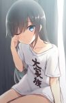  arm_up asashio_(kantai_collection) bangs black_hair blue_eyes blush closed_mouth clothes_writing collarbone eyebrows_visible_through_hair hair_between_eyes kantai_collection long_hair nagami_yuu one_eye_closed rubbing_eyes shirt short_sleeves sitting sleepy solo t-shirt translation_request very_long_hair white_shirt 