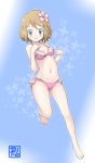  absurdres barefoot bikini blue_background blue_eyes blush breasts brown_hair cleavage flower full_body hair_flower hair_ornament highres leg_up looking_at_viewer navel pink_bikini pink_flower pokemon pokemon_(anime) serena_(pokemon) short_hair small_breasts smile solo swimsuit tax2rin 