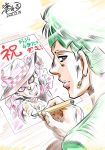  dated diamond_wa_kudakenai drawing earrings green_hair headband heaven's_door highres jewelry jojo_no_kimyou_na_bouken kishibe_rohan looking_at_viewer male_focus paper pen pink_lips pointing purple_eyes signature solo taki_reki translation_request 