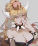  armlet artist_name bare_shoulders black_dress blonde_hair blue_eyes bowsette bracelet breasts cleavage collar commentary crown dress english_commentary grey_background horns jewelry jiayue_wu large_breasts looking_at_viewer mario_(series) new_super_mario_bros._u_deluxe parted_lips ponytail spiked_bracelet spiked_collar spikes strapless strapless_dress super_crown 