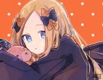  abigail_williams_(fate/grand_order) bangs black_bow black_dress blonde_hair blue_eyes bow bug butterfly dress eyebrows_visible_through_hair fate/grand_order fate_(series) forehead hair_bow insect long_hair long_sleeves looking_at_viewer looking_to_the_side no_hat no_headwear object_hug orange_background orange_bow parted_bangs polka_dot polka_dot_background polka_dot_bow signature sofra solo stuffed_animal stuffed_toy teddy_bear very_long_hair 