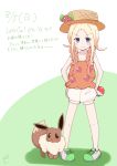  &gt;:) abigail_williams_(fate/grand_order) bangs bare_arms bare_shoulders blonde_hair blue_eyes blush braid camisole closed_mouth cosplay dated eevee eyebrows_visible_through_hair fate/grand_order fate_(series) floral_print flower forehead gen_1_pokemon green_background green_footwear hands_on_hips hat hat_flower highres holding holding_poke_ball kujou_karasuma long_hair mizuki_(pokemon) mizuki_(pokemon)_(cosplay) orange_camisole parted_bangs pigeon-toed poke_ball poke_ball_(generic) pokemon pokemon_(creature) pokemon_(game) pokemon_usum print_camisole red_flower shoes short_shorts shorts sidelocks signature sketch smile sun_hat translation_request twin_braids two-tone_background v-shaped_eyebrows white_background white_shorts 