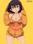  absurdres black_hair blush breasts cleavage dark_skin girls_und_panzer green_eyes highres hood hoodie hoshino_(girls_und_panzer) large_breasts looking_at_viewer shiroobi_(whitebeltmaster) short_hair simple_background solo tongue yellow_background 