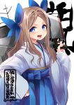  1girl asakaze_(kantai_collection) bangs blue_bow blue_eyes blue_hakama bow character_name commentary_request cowboy_shot forehead furisode gun hair_bow hakama hand_on_hip japanese_clothes kantai_collection kimono light_brown_hair long_hair looking_at_viewer meiji_schoolgirl_uniform nigo open_mouth parted_bangs round_teeth sidelocks simple_background smile solo teeth twitter_username upper_teeth wavy_hair weapon white_background white_kimono 